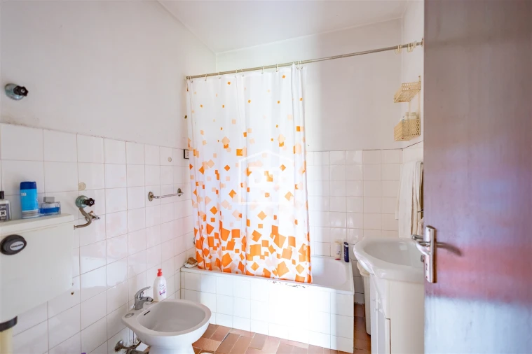 Moradia T3 para Venda em Souselo Foto 12