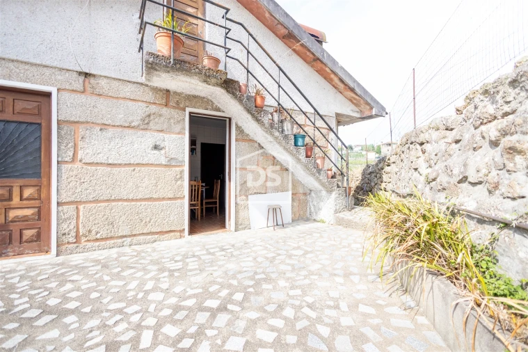 Moradia T3 para Venda em Souselo Foto 3