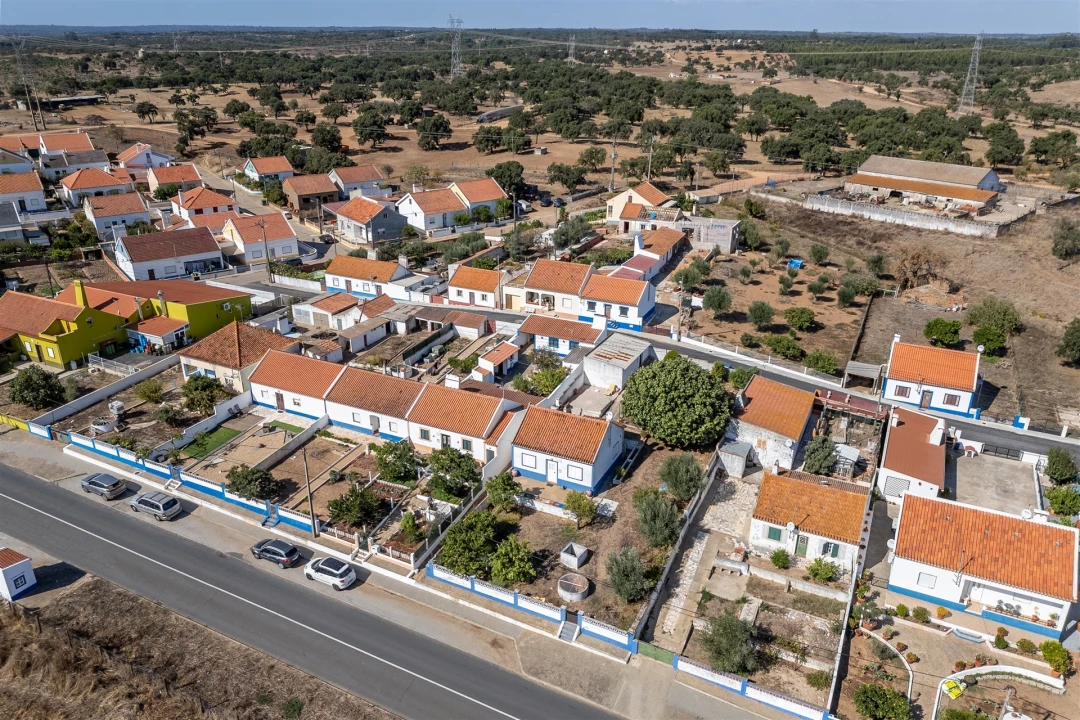 Moradia T2 para Venda em Abela Foto 1