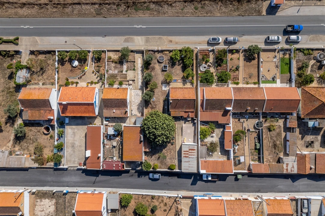 Moradia T2 para Venda em Abela Foto 6