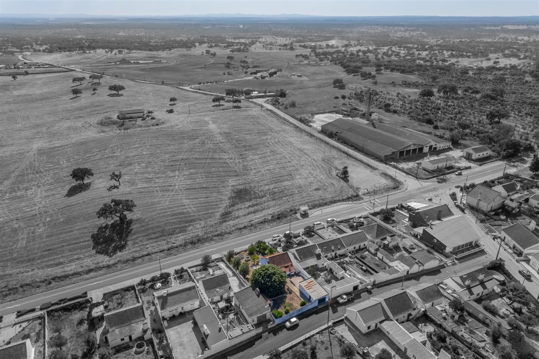 Moradia T2 para Venda em Abela Foto 7