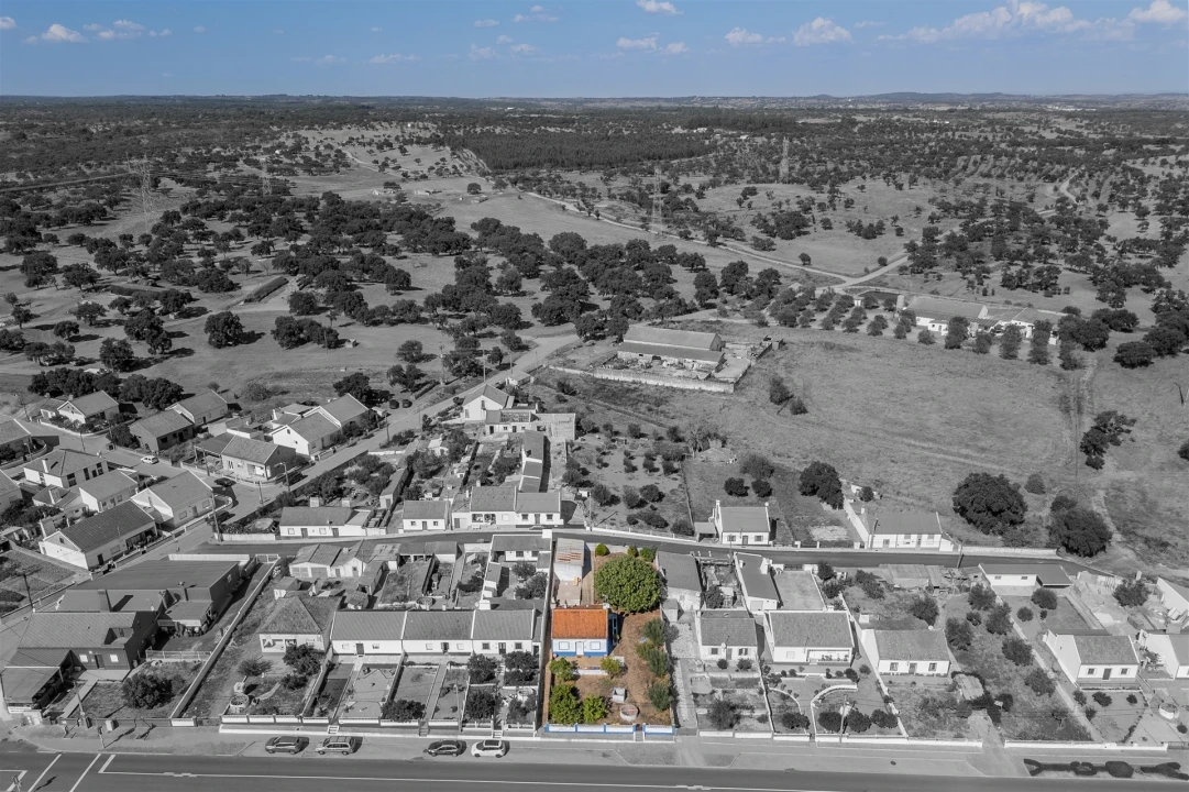 Moradia T2 para Venda em Abela Foto 3