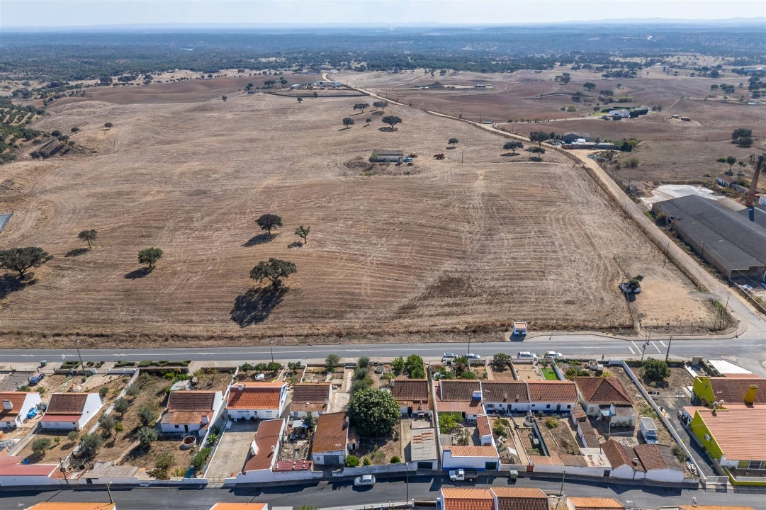 Moradia T2 para Venda em Abela Foto 17