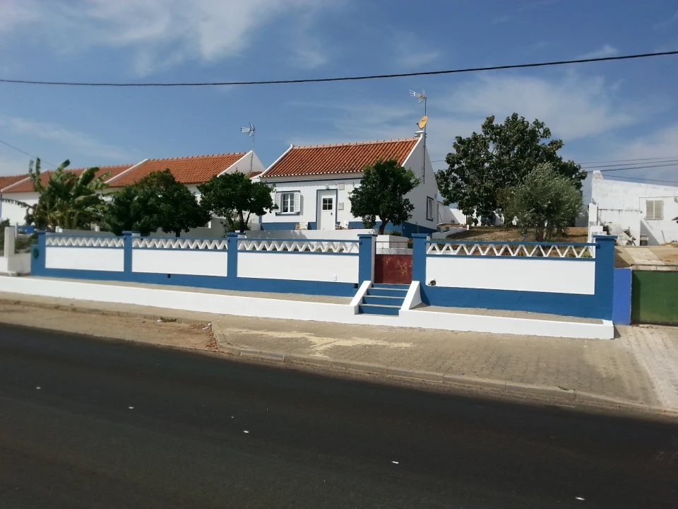 Moradia T2 para Venda em Abela Foto 8