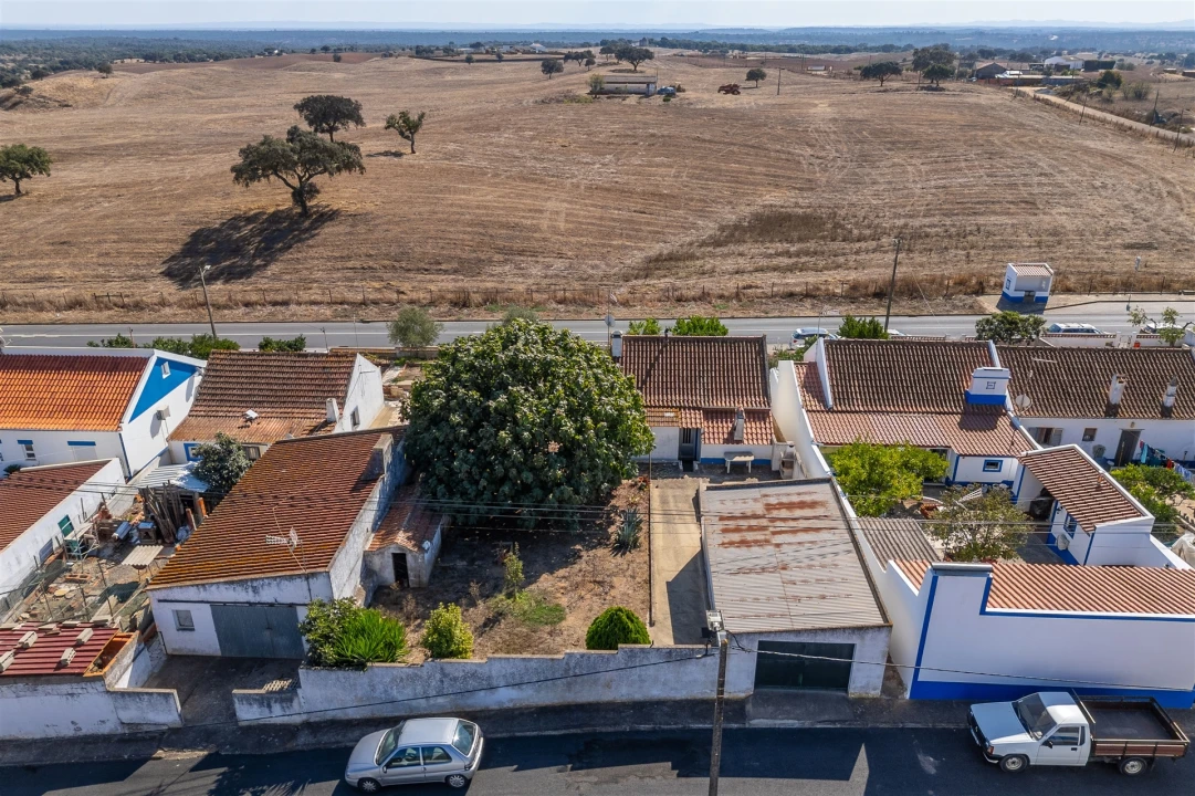 Moradia T2 para Venda em Abela Foto 16