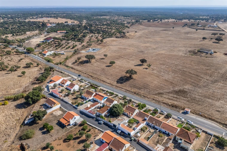 Moradia T2 para Venda em Abela Foto 18