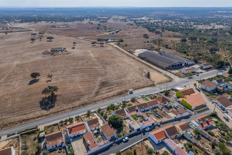 Moradia T2 para Venda em Abela Foto 4