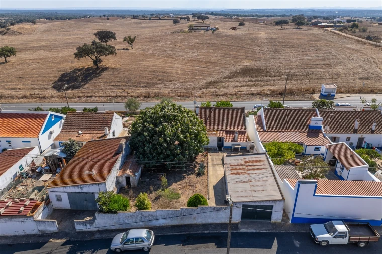 Moradia T2 para Venda em Abela Foto 16