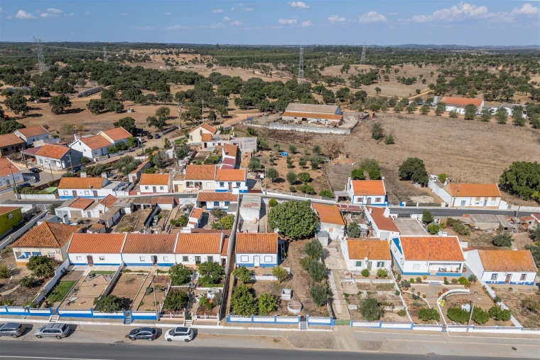 Moradia T2 para Venda em Abela Foto 5