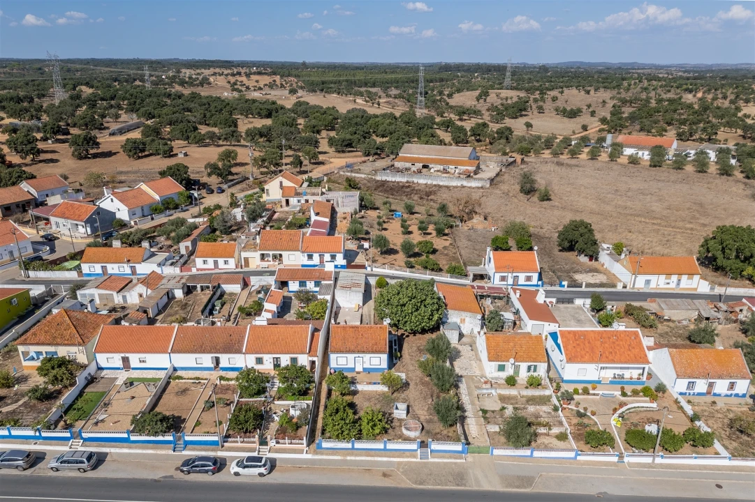 Moradia T2 para Venda em Abela Foto 5