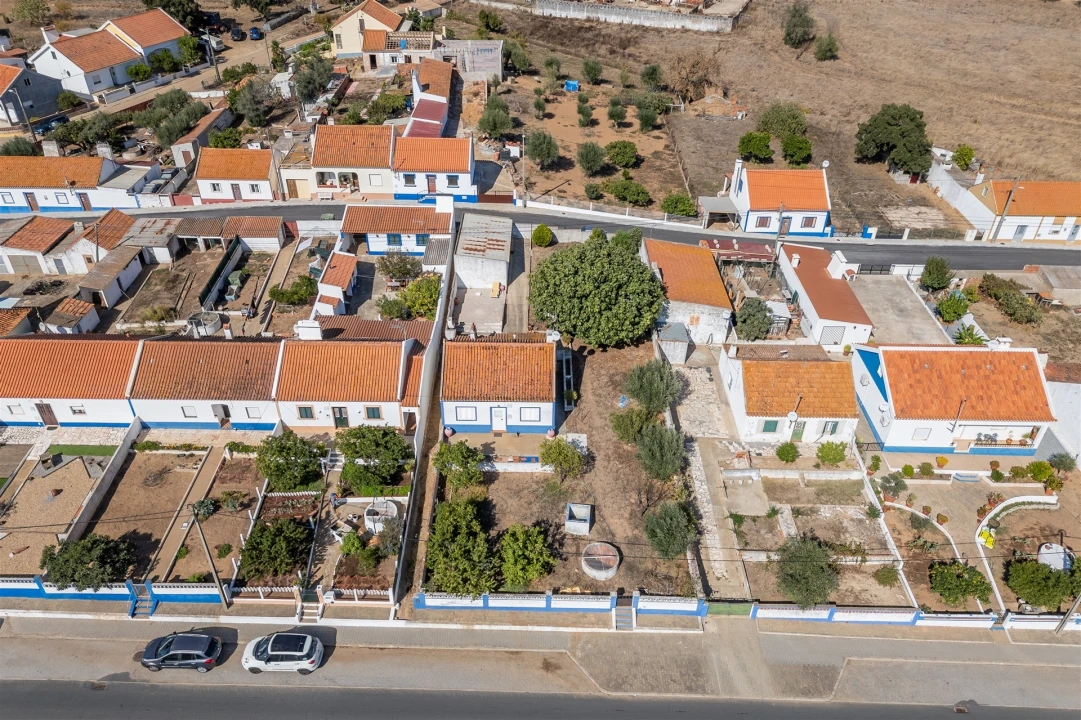 Moradia T2 para Venda em Abela Foto 20