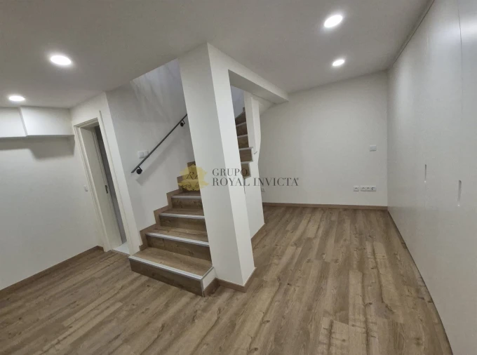 Apartamento T2 para Venda em Cedofeita, Santo Ildefonso, Sé, Miragaia, São Nicolau e Vitória Foto 3