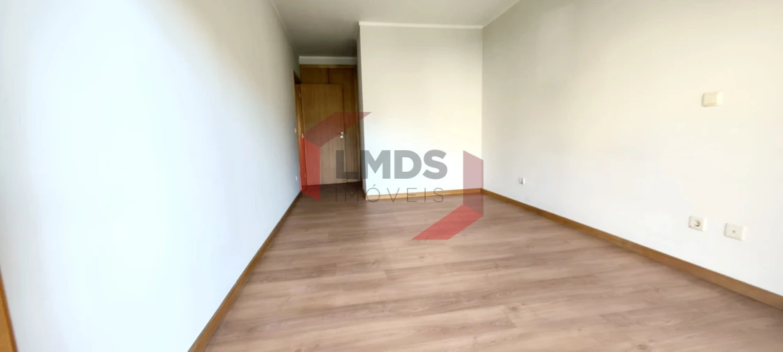 Apartamento T2 para Venda em Canelas Foto 16