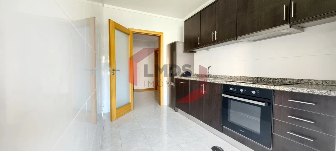 Apartamento T2 para Venda em Canelas Foto 11
