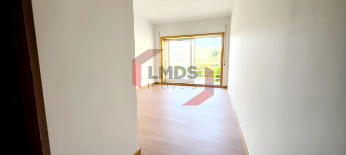 Apartamento T2 para Venda em Canelas Foto 17