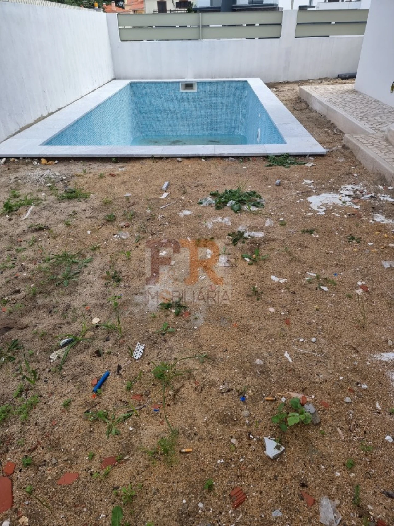 Moradia T4 para Venda em Fernao Ferro Foto 1