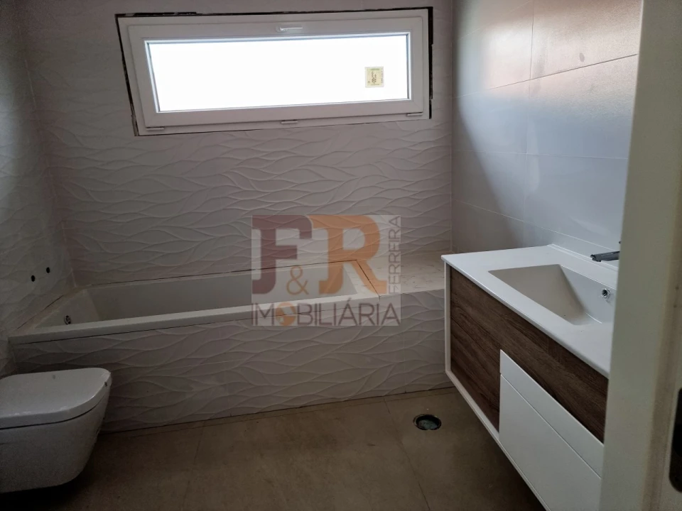 Moradia T4 para Venda em Fernao Ferro Foto 3