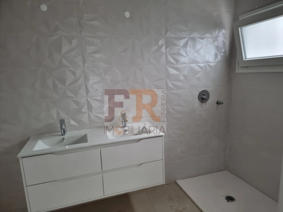 Moradia T4 para Venda em Fernao Ferro Foto 7