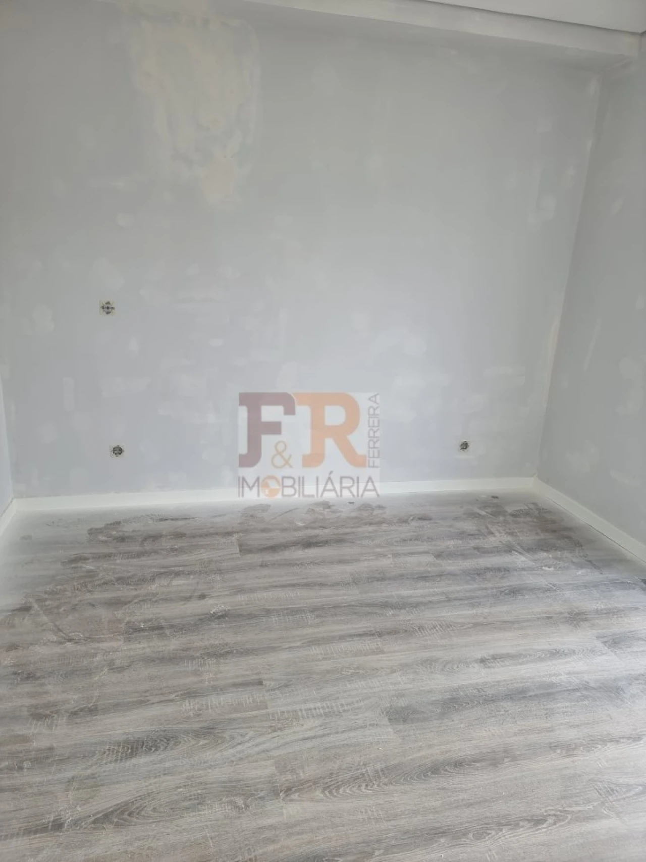 Moradia T4 para Venda em Fernao Ferro Foto 11