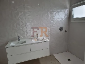 Moradia T4 para Venda em Fernao Ferro