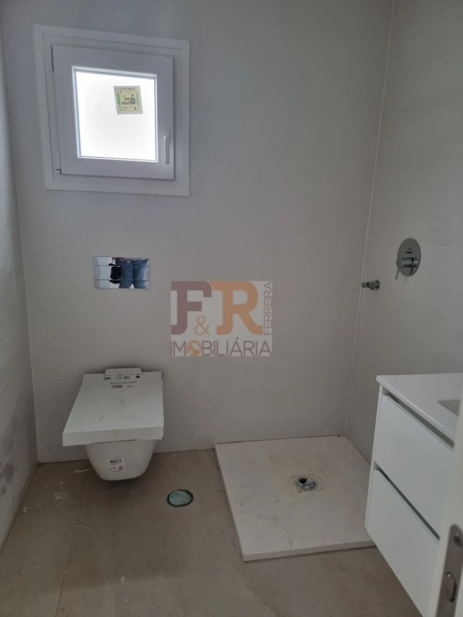 Moradia T4 para Venda em Fernao Ferro Foto 10
