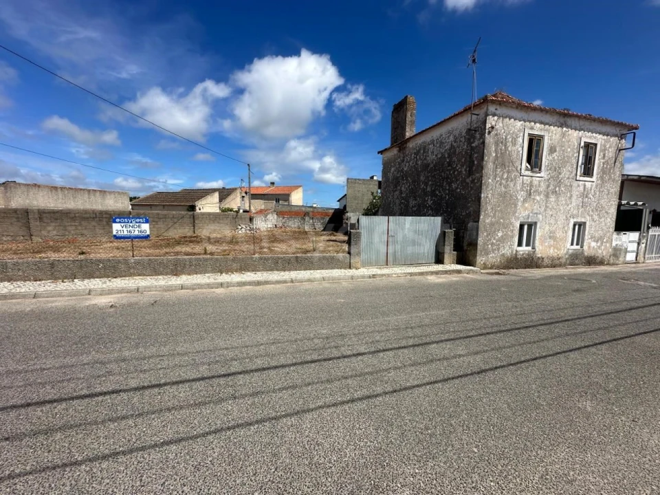 Prédio para Venda em Valado dos Frades Foto 2