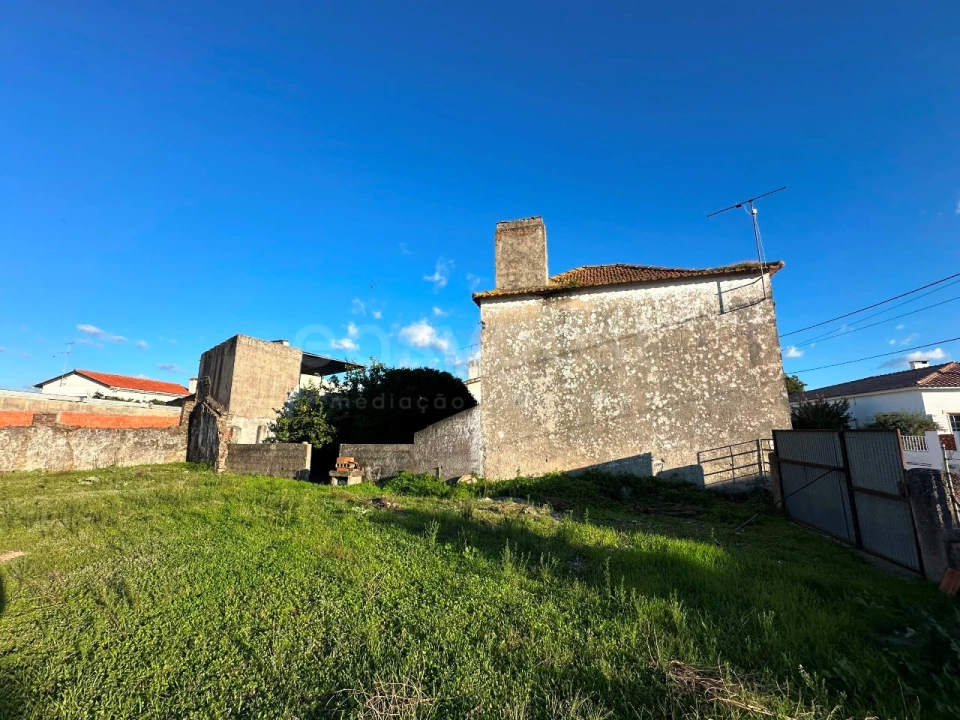 Prédio para Venda em Valado dos Frades Foto 16