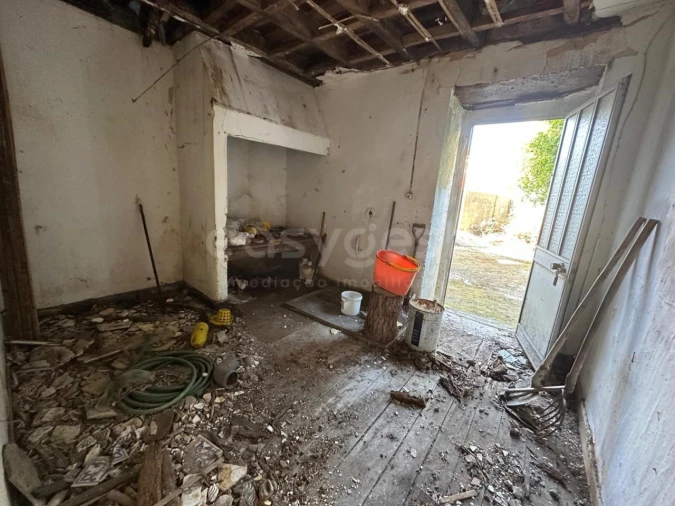 Prédio para Venda em Valado dos Frades Foto 8