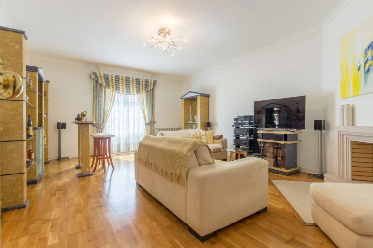 Apartamento T4 para Venda em Seixal, Arrentela e Aldeia de Paio Pires Foto 2