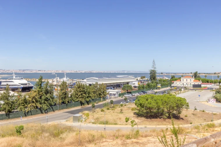 Apartamento T4 para Venda em Seixal, Arrentela e Aldeia de Paio Pires Foto 24