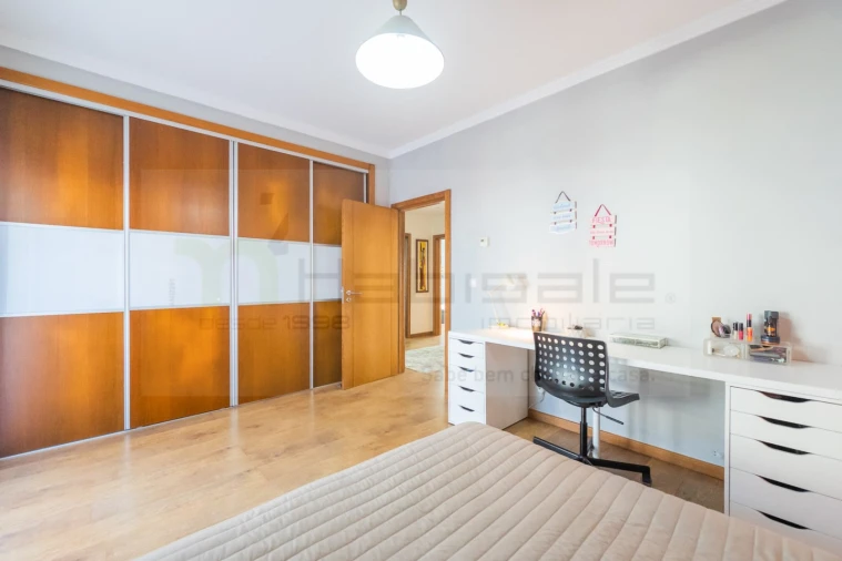 Moradia T4 para Venda em Pontinha e Famões Foto 22