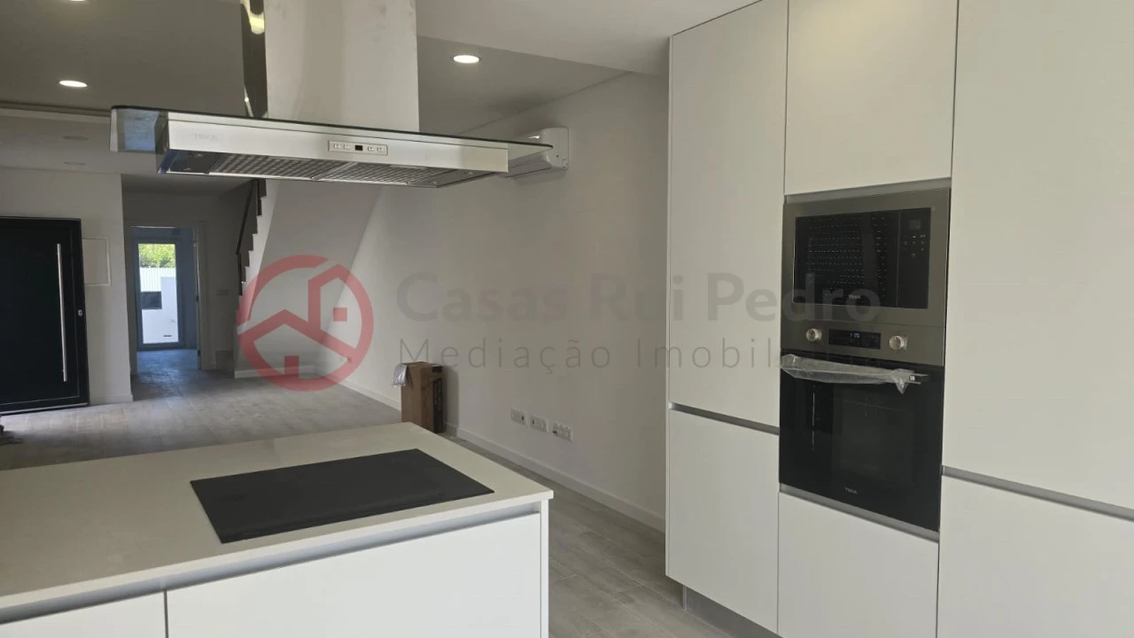 Moradia T3 para Venda em Fernao Ferro Foto 13