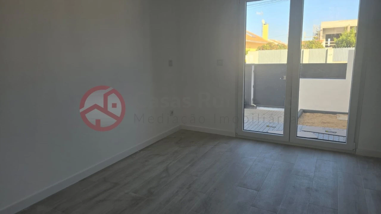 Moradia T3 para Venda em Fernao Ferro Foto 16