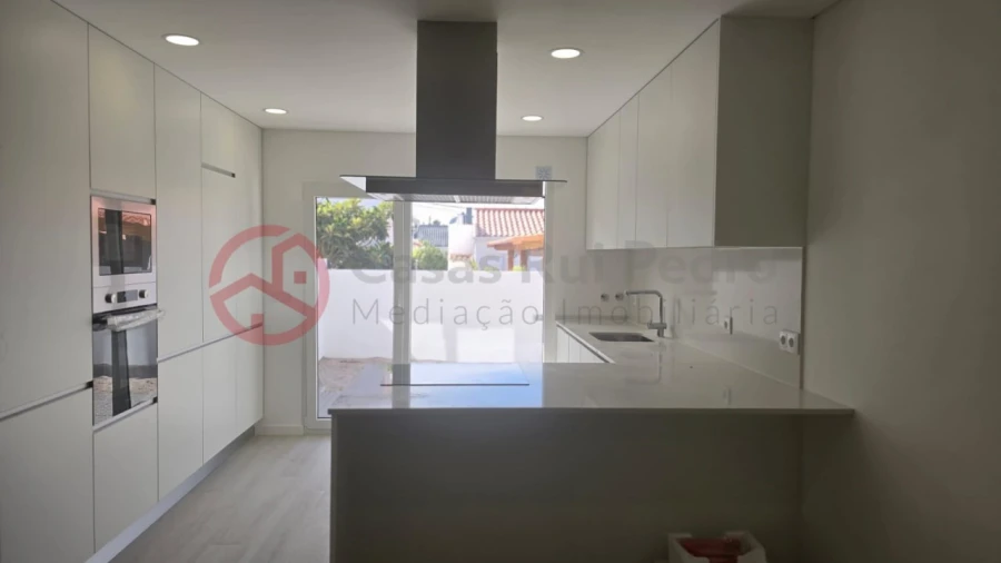 Moradia T3 para Venda em Fernao Ferro Foto 2