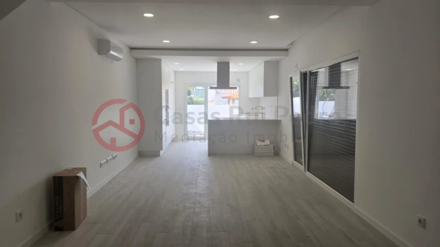 Moradia T3 para Venda em Fernao Ferro Foto 4