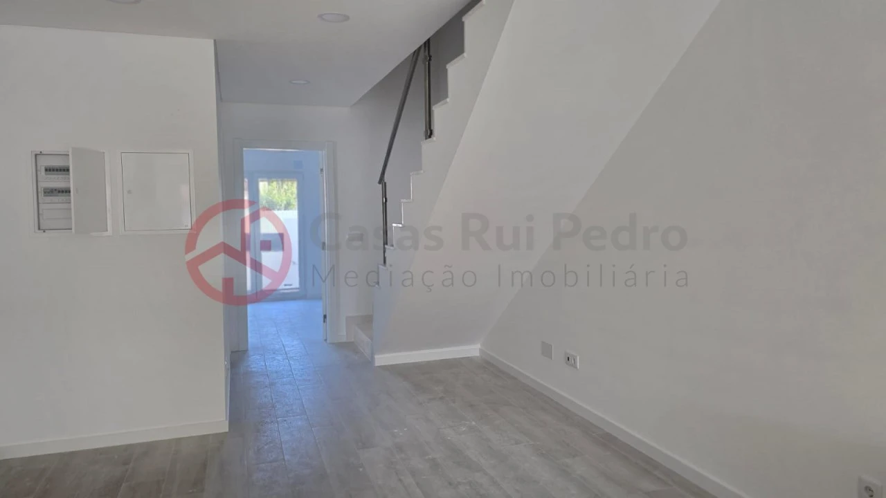 Moradia T3 para Venda em Fernao Ferro Foto 7