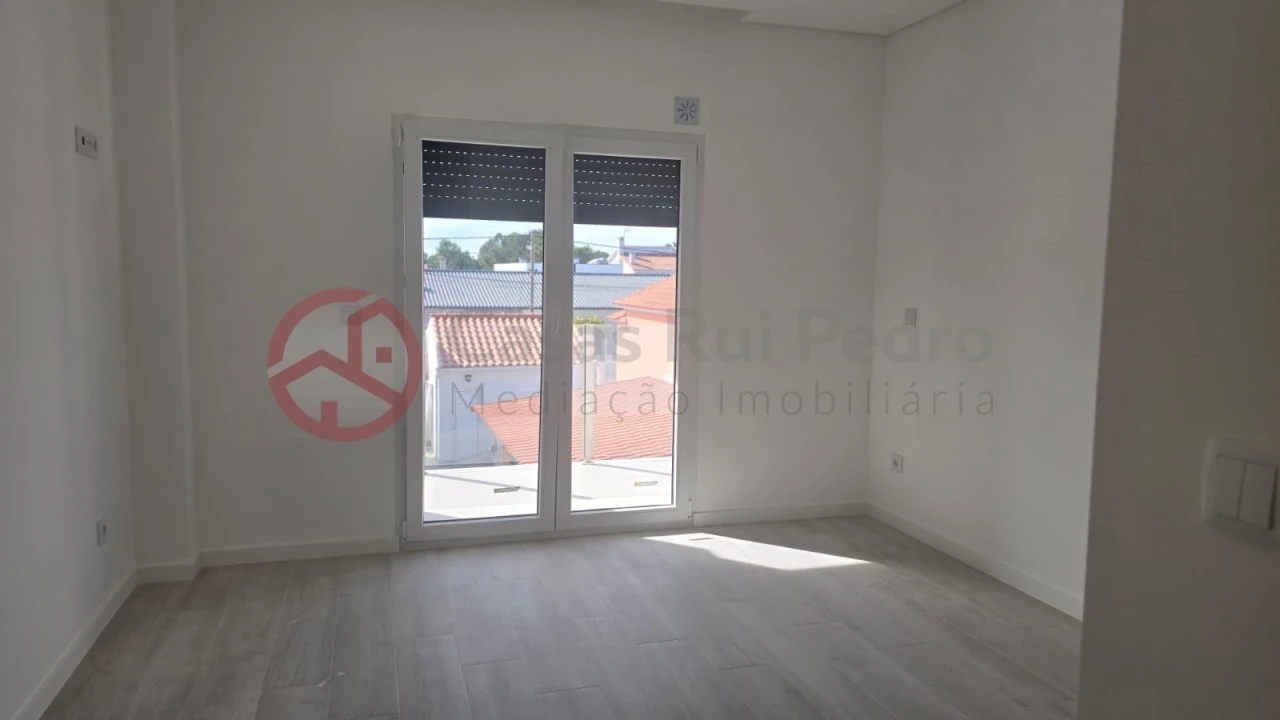 Moradia T3 para Venda em Fernao Ferro Foto 3