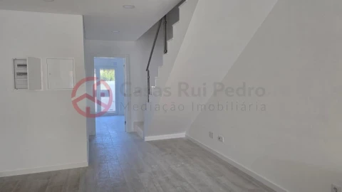 Moradia T3 para Venda em Fernao Ferro