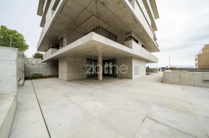 Apartamento T2 para Arrendamento em Aldoar, Foz do Douro e Nevogilde