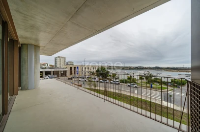 Apartamento T2 para Arrendamento em Aldoar, Foz do Douro e Nevogilde