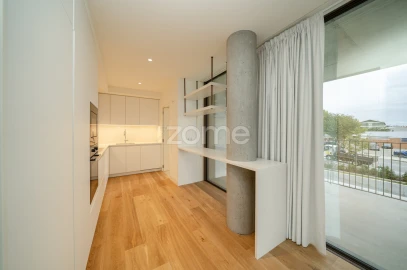 Apartamento T2 para Arrendamento em Aldoar, Foz do Douro e Nevogilde