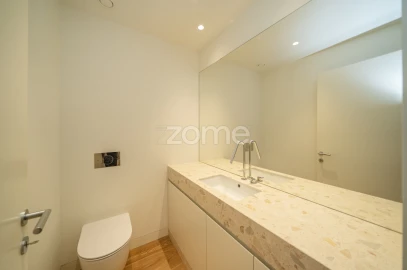 Apartamento T2 para Arrendamento em Aldoar, Foz do Douro e Nevogilde