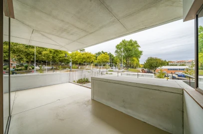 Apartamento T2 para Arrendamento em Aldoar, Foz do Douro e Nevogilde