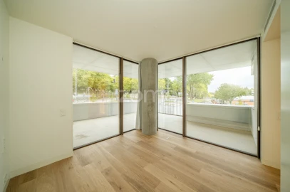 Apartamento T2 para Arrendamento em Aldoar, Foz do Douro e Nevogilde