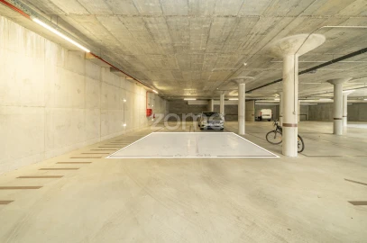 Apartamento T2 para Arrendamento em Aldoar, Foz do Douro e Nevogilde