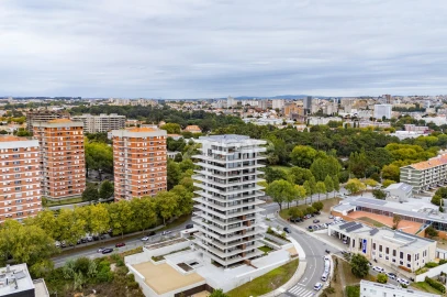 Apartamento T2 para Arrendamento em Aldoar, Foz do Douro e Nevogilde