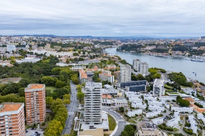 Apartamento T2 para Arrendamento em Aldoar, Foz do Douro e Nevogilde