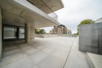 Apartamento T2 para Arrendamento em Aldoar, Foz do Douro e Nevogilde