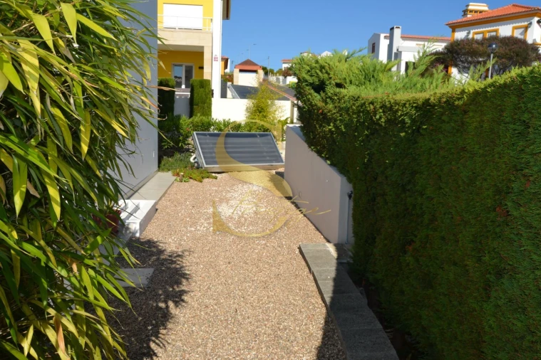 Moradia T4 para Venda em Gaeiras Foto 14