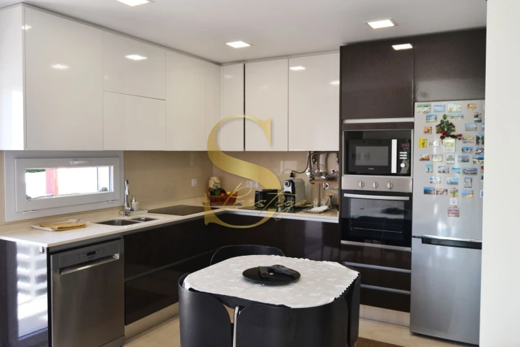 Moradia T4 para Venda em Gaeiras Foto 8